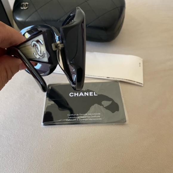 S⛔️LD Authentic pre loved Chanel shades, un-used. - Picture 2 of 4